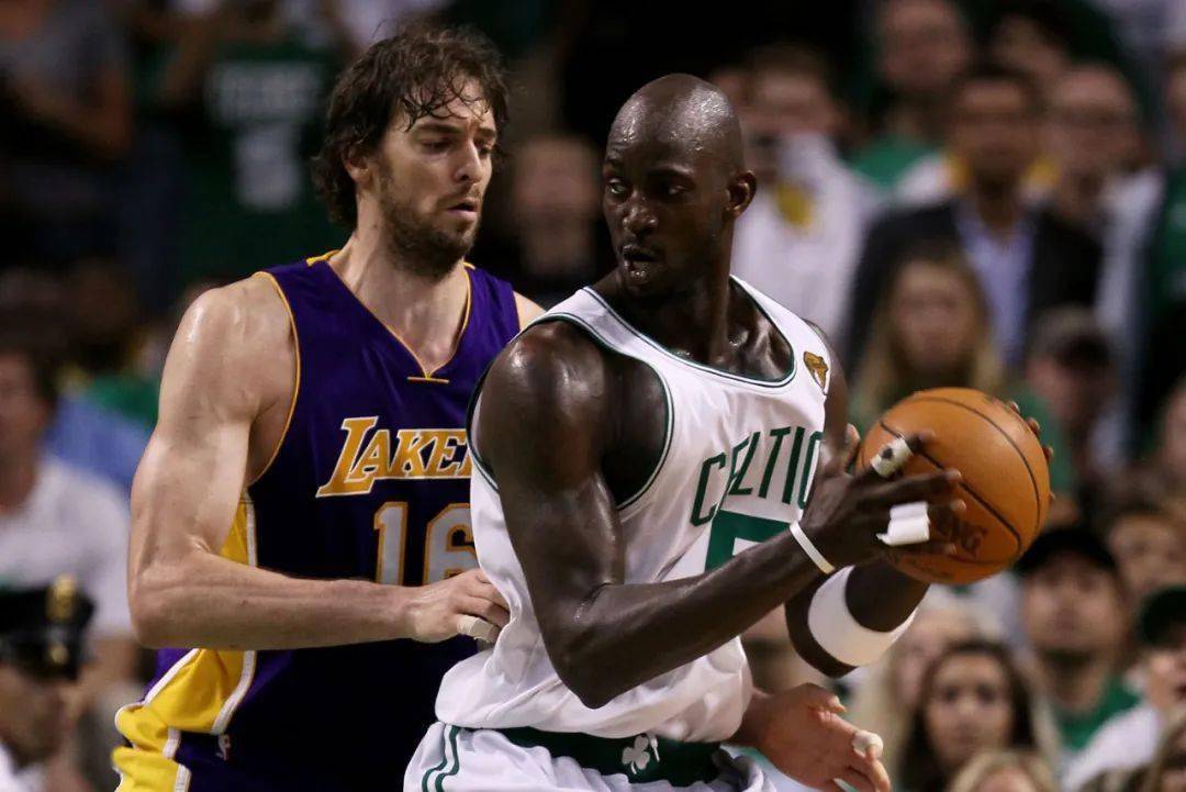 欧冠前瞻：皇马教练阿隆索生死战，曼城对西甲队豪取四连胜（欧冠前瞻：阿隆索率皇马迎生死关，曼城对西甲球队已豪取四连胜）